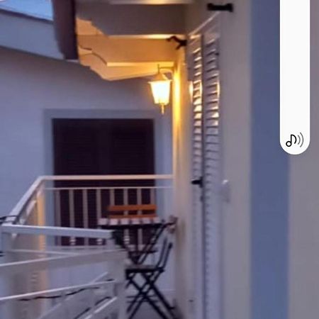 B&B A Casa Di Antonella 스카우리 외부 사진