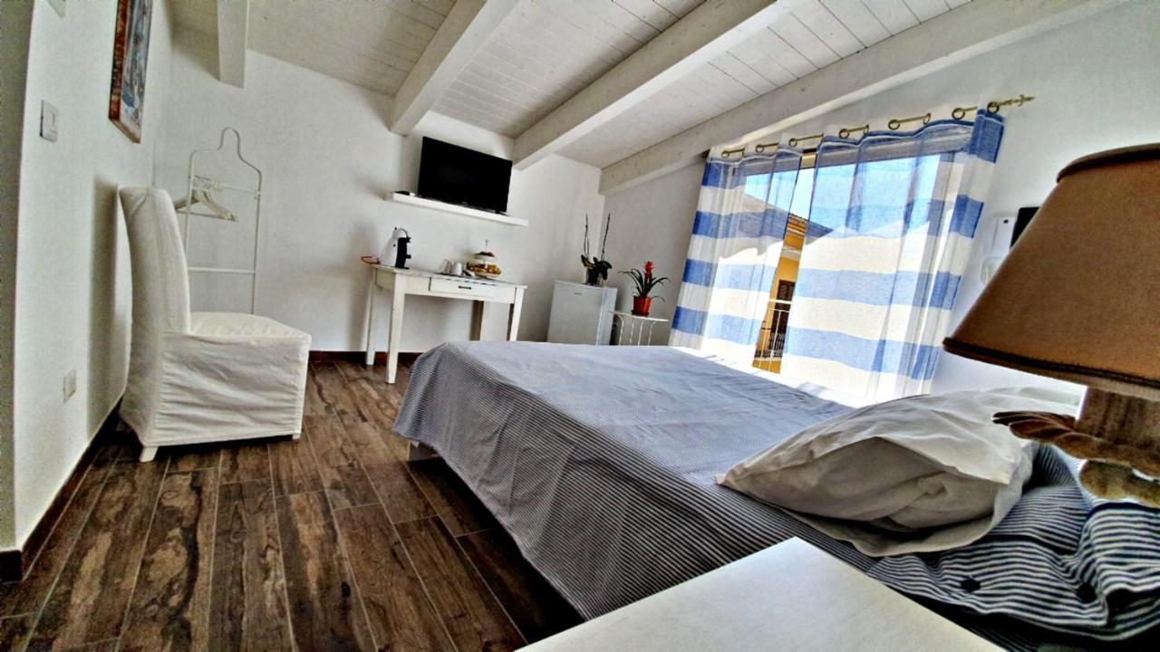 B&B A Casa Di Antonella 스카우리 외부 사진