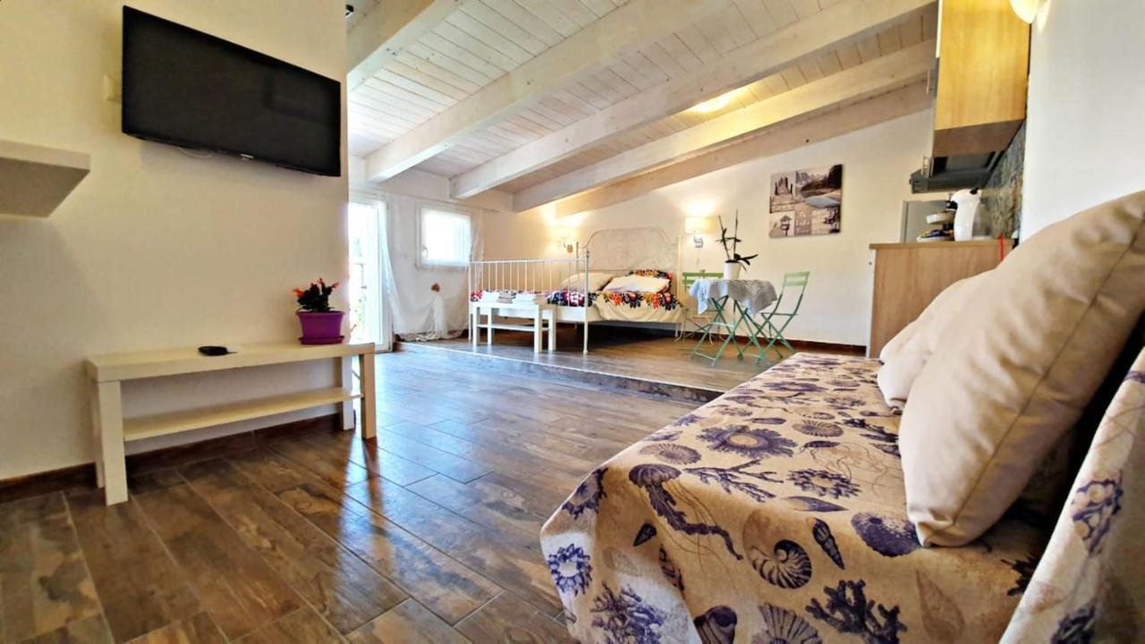 B&B A Casa Di Antonella 스카우리 외부 사진
